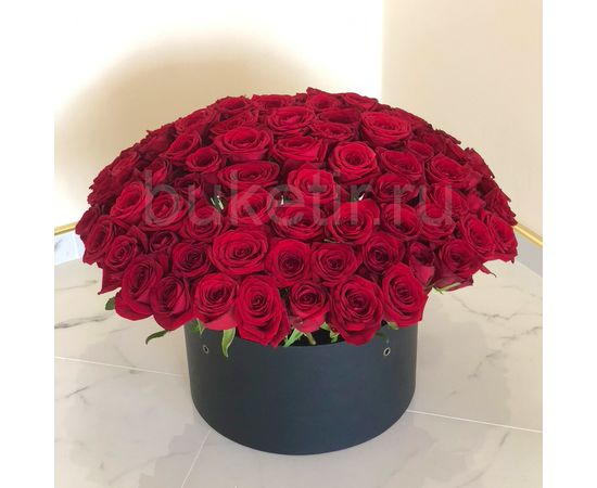 101 красная роза в черной шляпной коробке